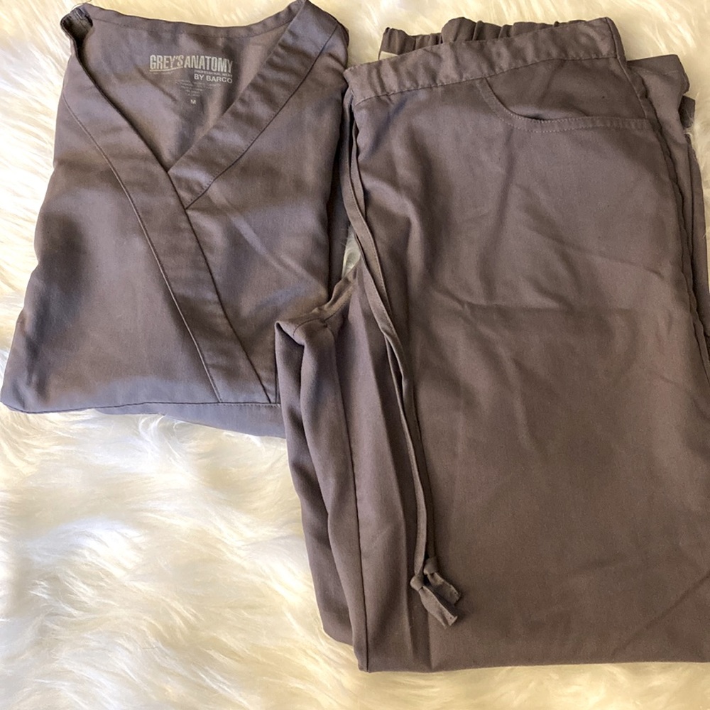 Gray Grey’s Anatomy Scrub Set, M top, MP pant